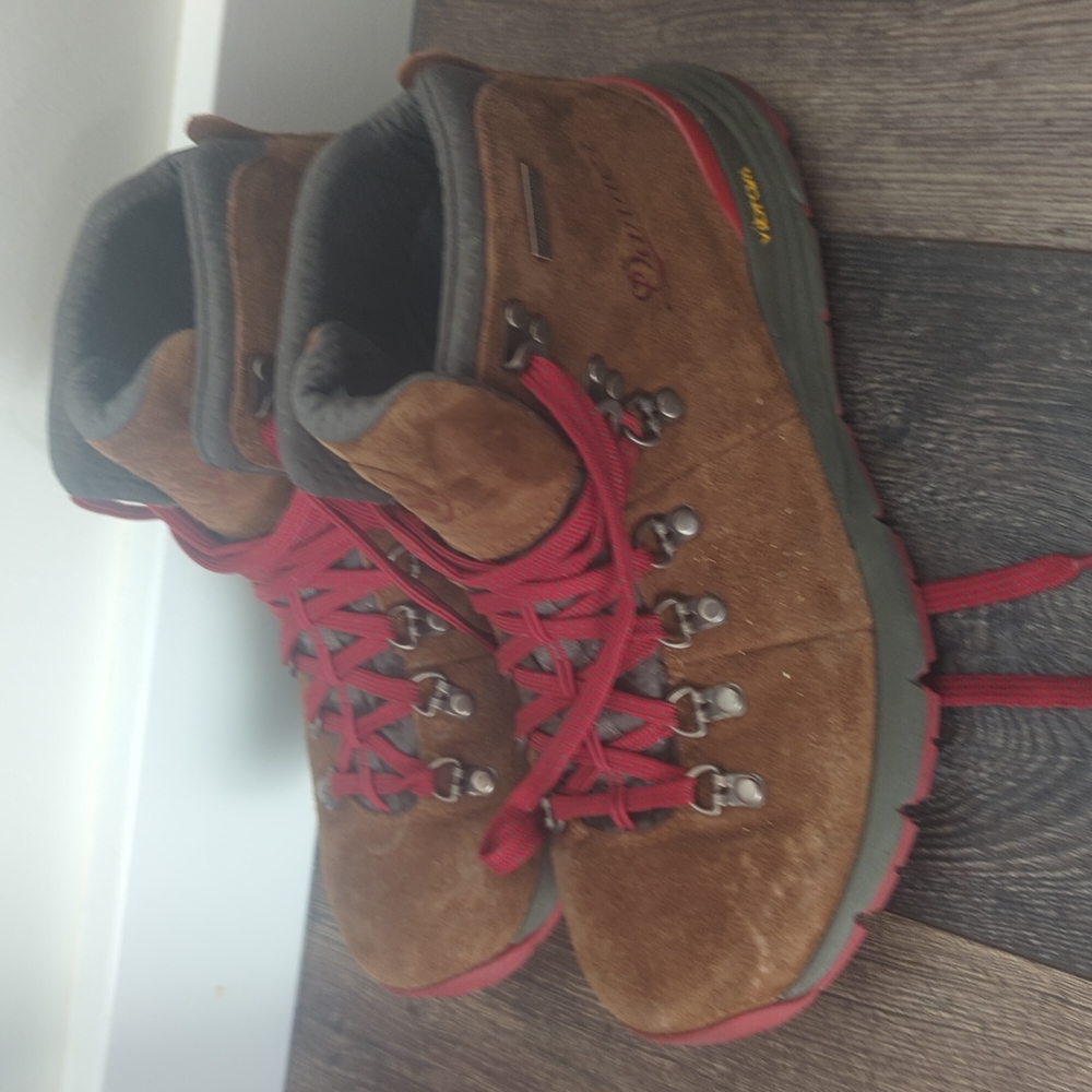 Danner Mountain 600
